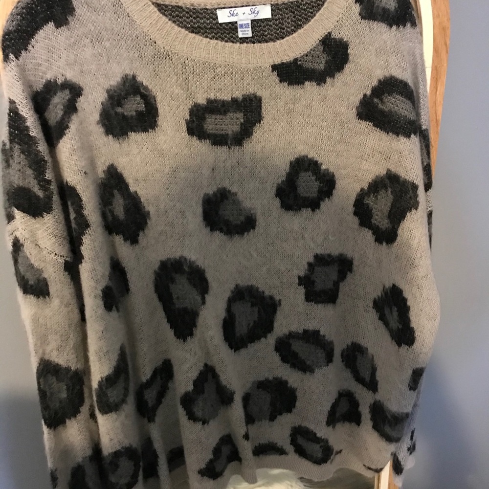 Grey Leopard Sweater One Size (like a large)